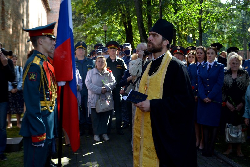 Памятник у Успенский собора Смоленск