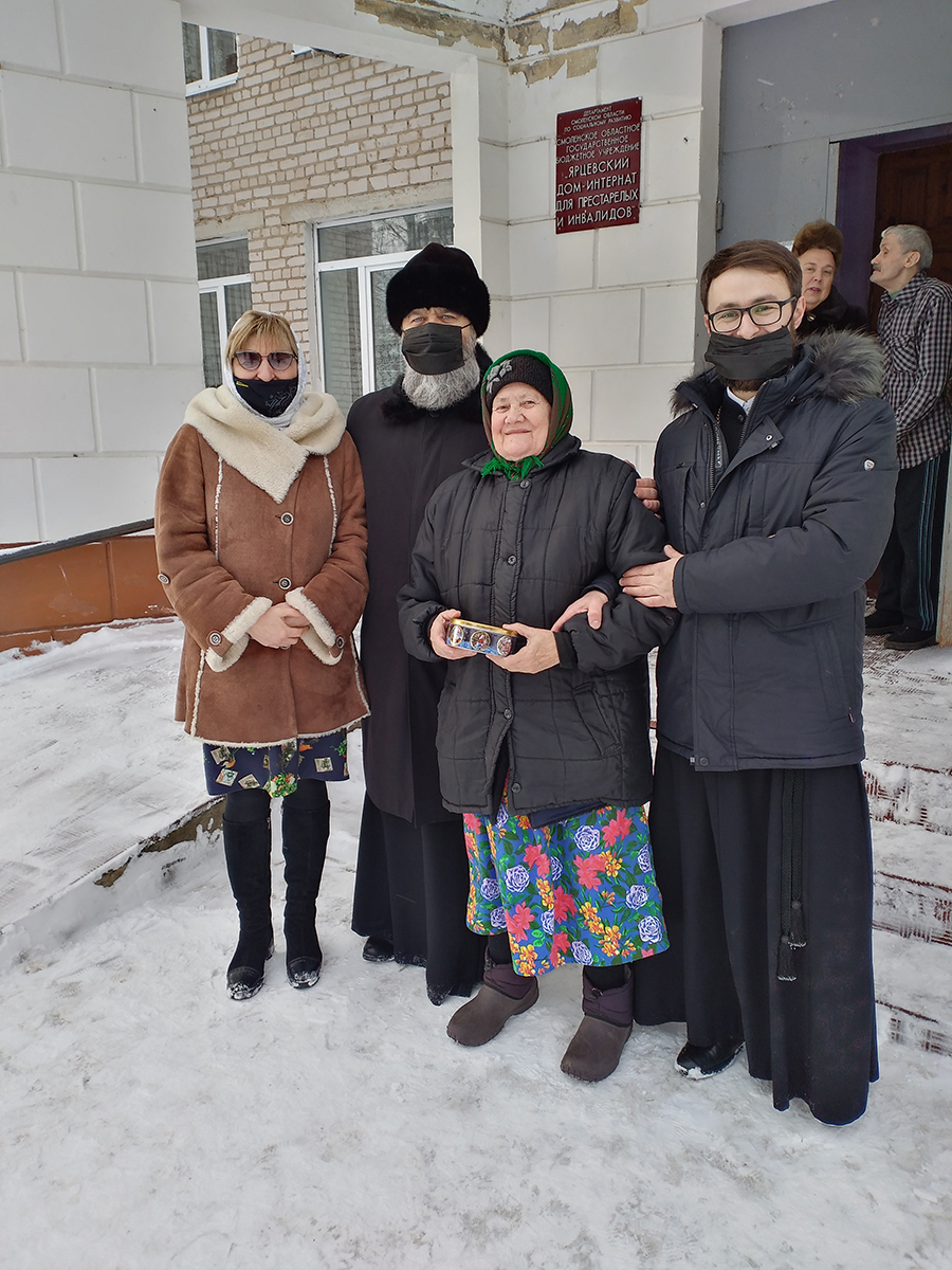 Поздравление с Рождеством Христовым жильцов Дома для престарелых г. Ярцево  | 07.01.2022 | Смоленск - БезФормата