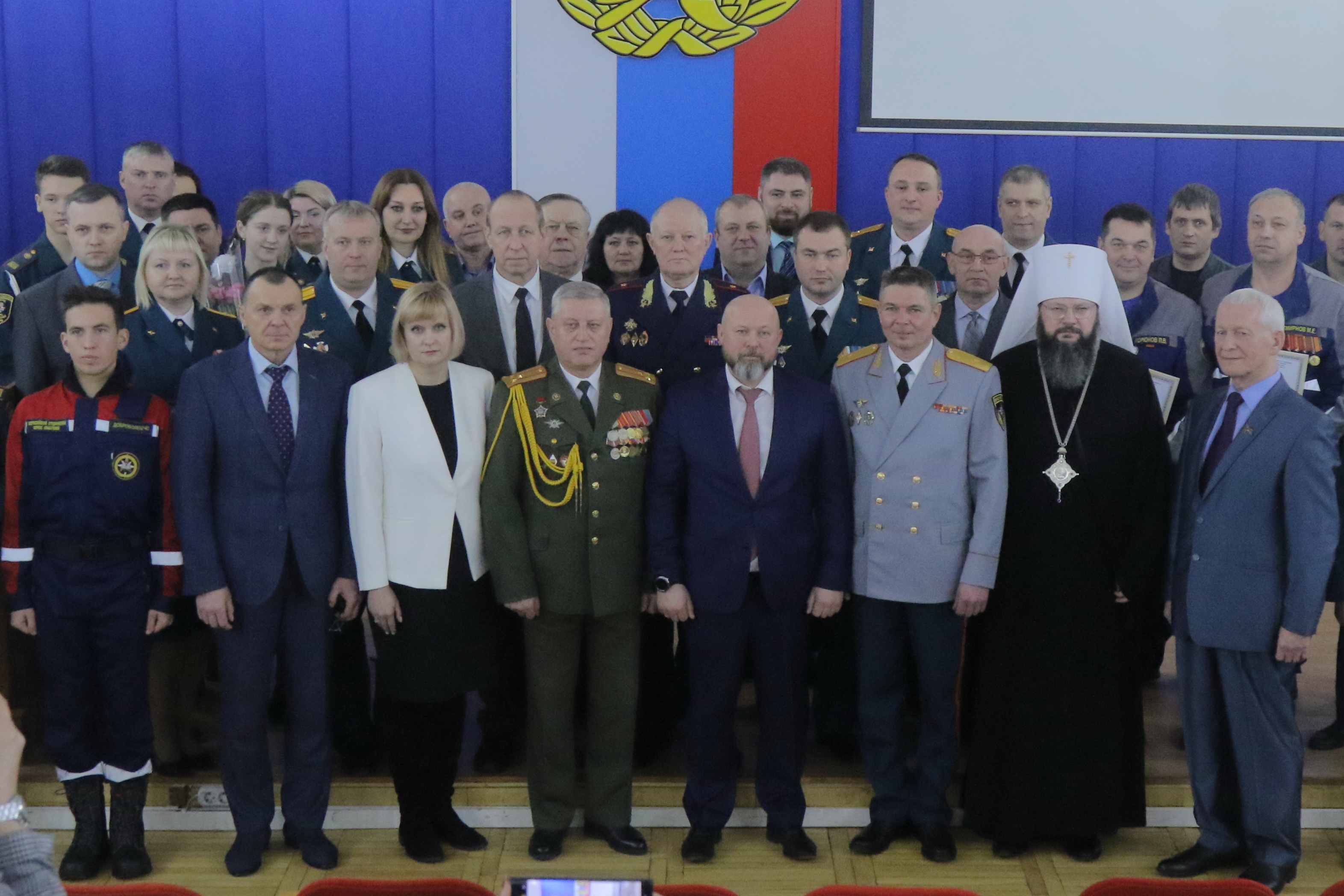 Глава Смоленской митрополии поздравил с профессиональным праздником  сотрудников Главного управления МЧС России по Смоленской области |  27.12.2022 | Смоленск - БезФормата