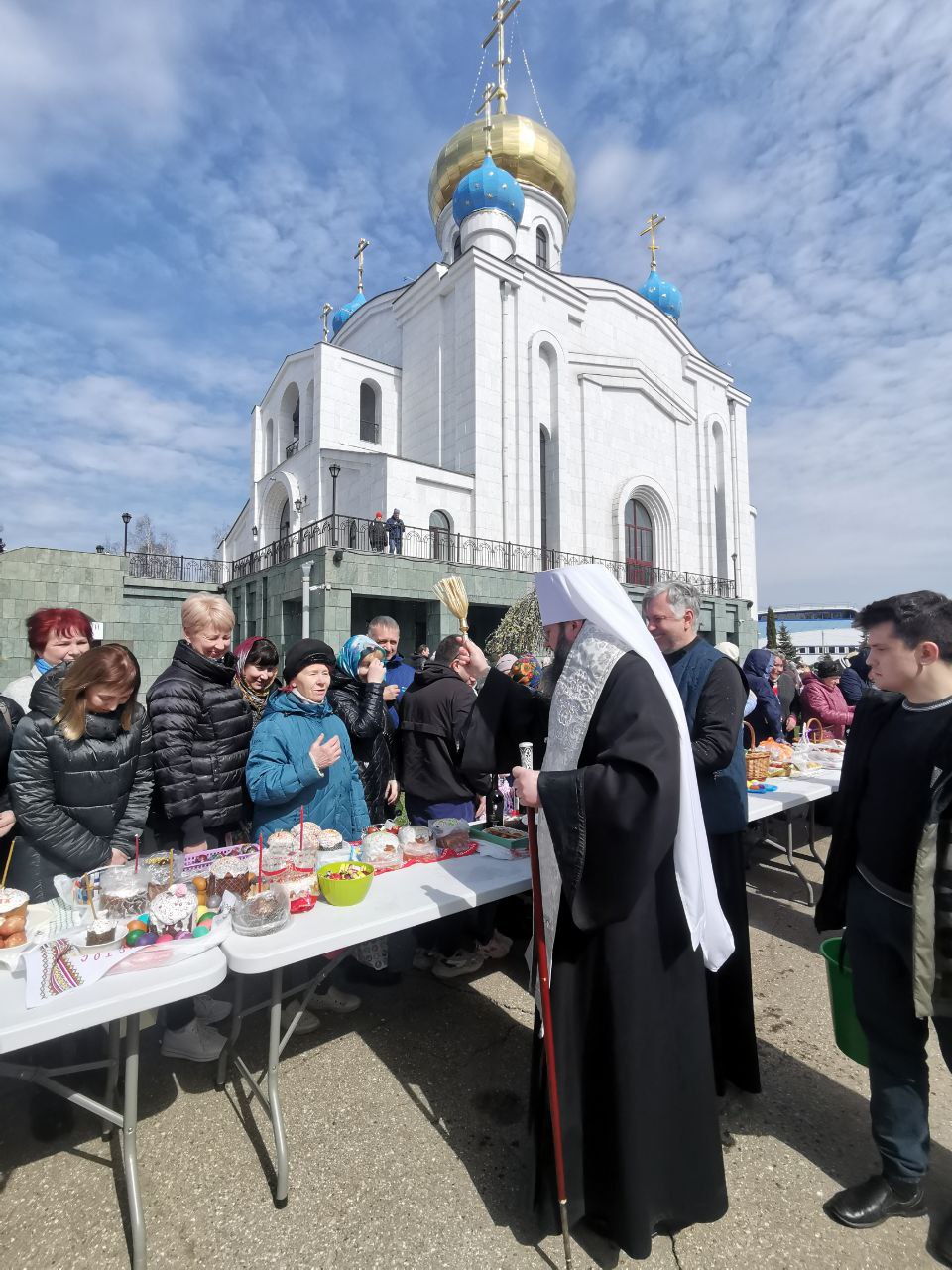 В Великую Субботу Высокопреосвященнейший архипастырь освятил пасхальные  яства в храмах Смоленска | 15.04.2023 | Смоленск - БезФормата