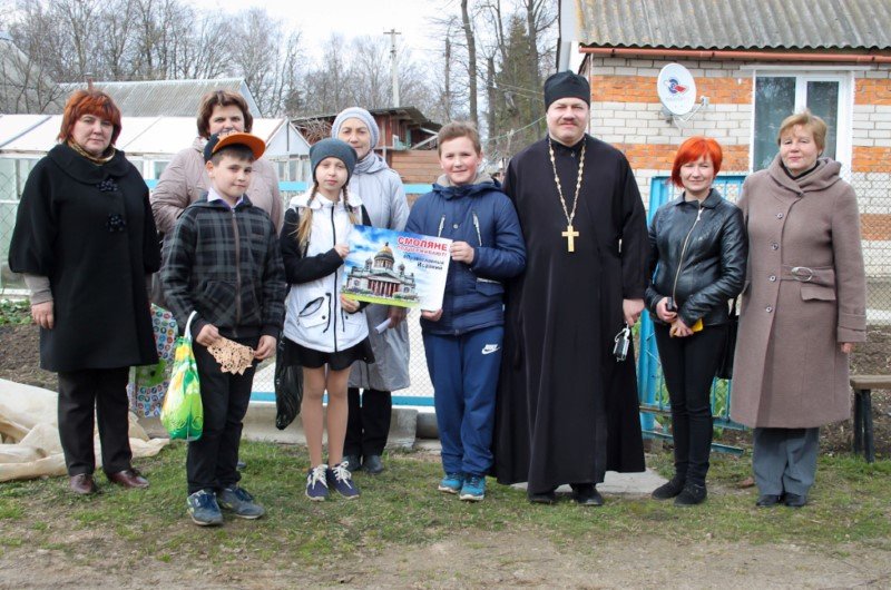 Погода в монастырщине смоленской. Монастырщина (Монастырщинский район). Монастырщина Смоленск. Евангельская Церковь в Монастырщине Смоленской области. Монастырщинская ЦРБ Смоленской области персонал.