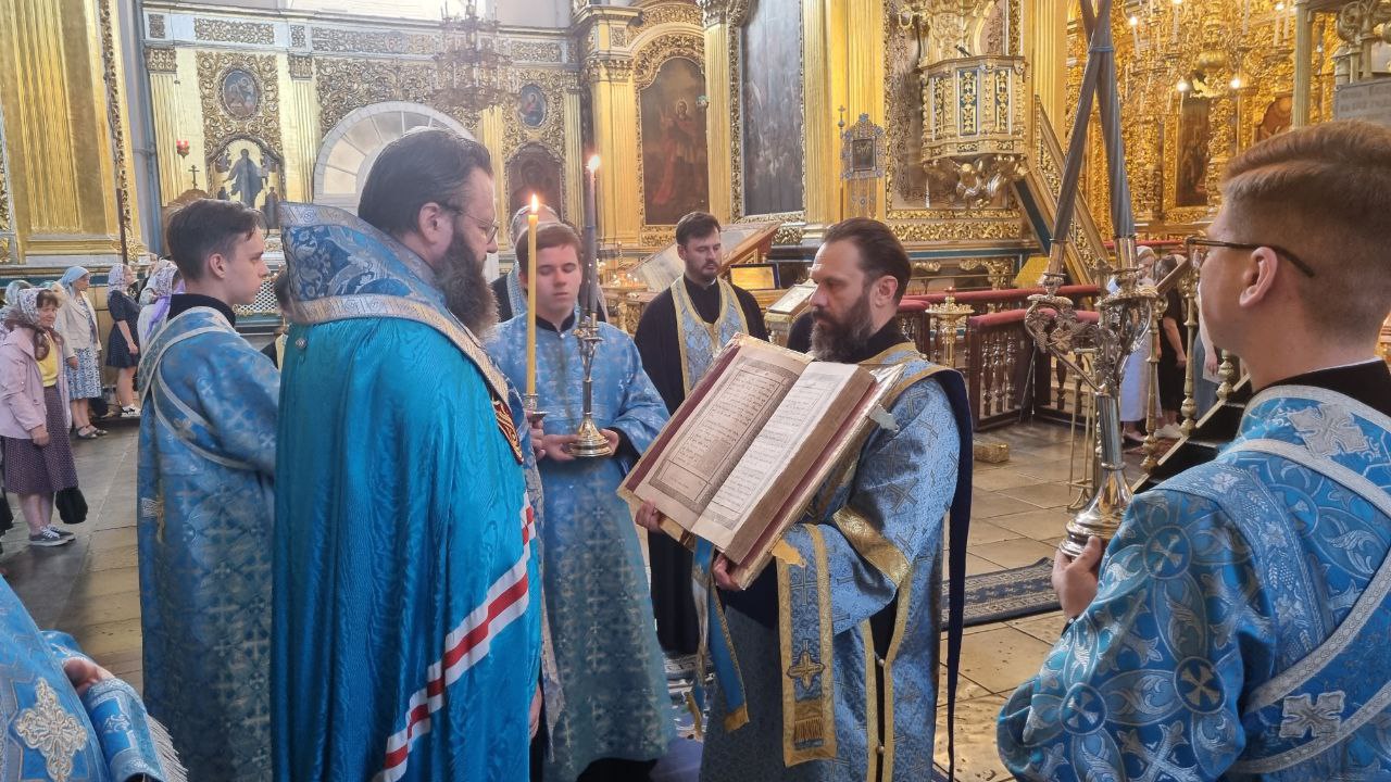 Отец Владимир Смоленский собор Белгород