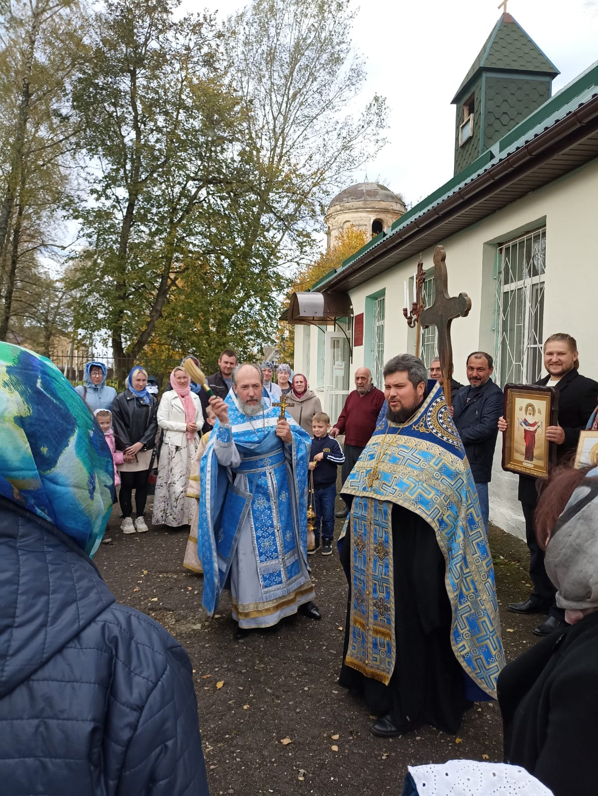 Благочинный Смоленского районного округа поздравил настоятеля и прихожан д. Кощино с престольным днем | 14.10.2023 | Смоленск - БезФормата