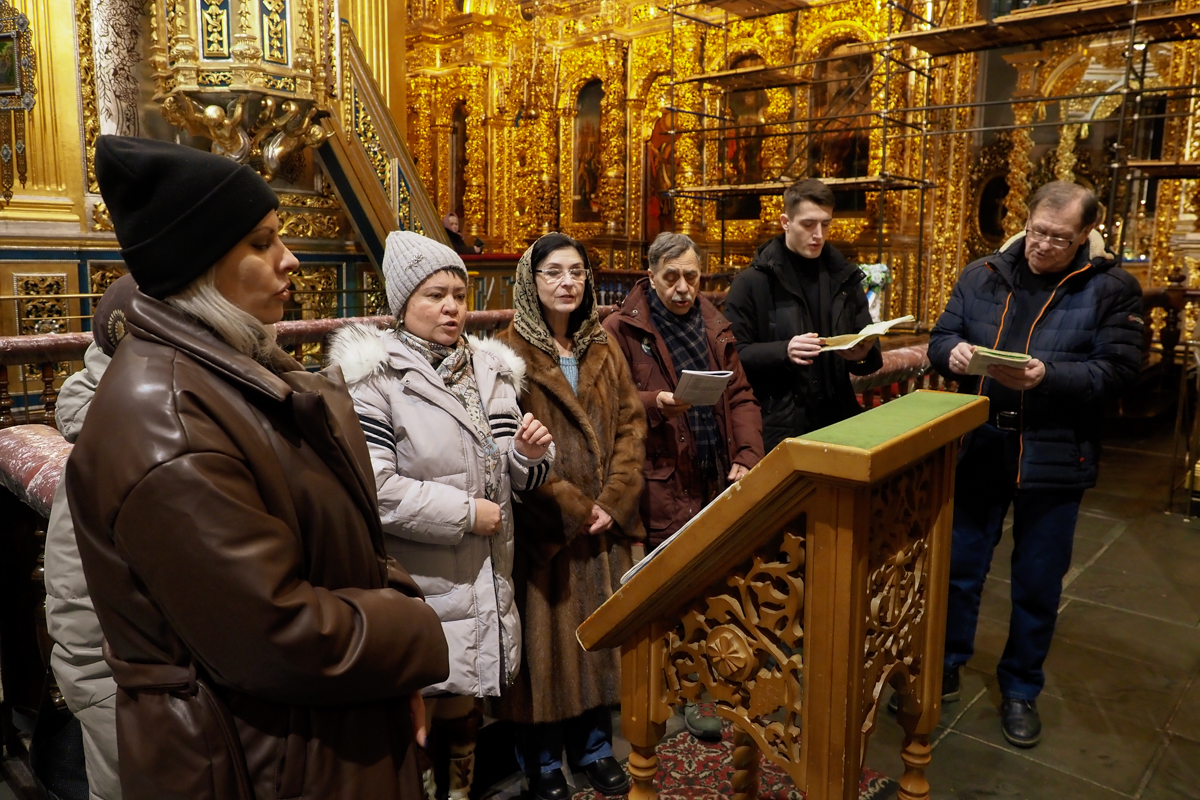 В Свято-Успенском кафедральном соборе за вечерним богослужением прочитан  акафист Смоленской иконе Божией Матери | 05.12.2023 | Смоленск - БезФормата